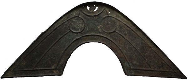 China Kaiserreich Chou-Dynastie, 1122-256 v.Chr., Bronze-Chungpi ("Brückengeld"), ca. 12.5 x 5 cm, alte Patina  14.92 g.