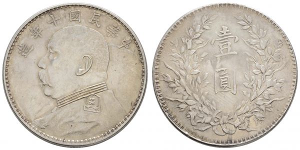 China Republik Dollar Jahr 10 = 1921 Av.: Präsident Yüan Shih-kai, Rv.: Schriftzeichen in Kranz, Variante mit "T" auf dem unteren Balken der 2. Ziffer  K.M. Y 329.6 L&M 79 26.81 g. selten ss-vz