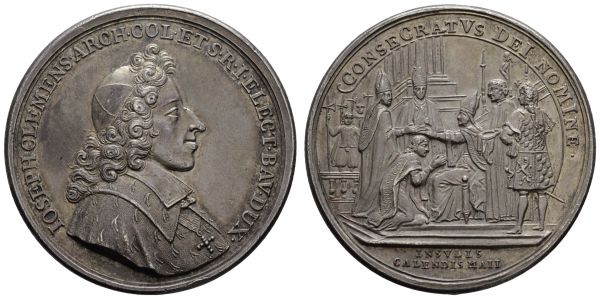 bis 1799 Köln Joseph Clemens Herzog von Bayern, 1688-1723 1707 Silbermedaille von H. Boltshauser oder H. le Breton auf die Weihe von Joseph Clemens, den im Exil befindlichen Kurfürst, zum Bischof von Lille, Av.: Brustbild in geistlichem Ornat nach rechts, Rv.: Weihe des Kurfürsten durch Fénelon, Erzbischof von Cambrai, im Dom von Lille in Gegenwart mehrerer Würdenträger, im Vordergrund rechts ein Herold im Prachtmantel mit den Wappen von Bayern und Pfalz, vorzügliches Prachtexemplar mit irisierender Patina  Weiler 1560 Dengis ME 07/10 Witt. 1767 (dort in Gold) 45.24 g. selten, vor allem in dieser Erhaltung vz+