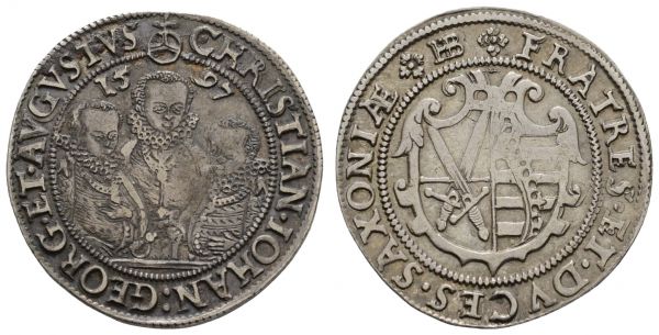 bis 1799 Sachsen Christian II., Johann Georg I. und August, 1591-1611 ¼ Taler 1597 Dresden Av.: die geharnischten Hüftbilder der drei Brüder von vorn, Rv.: Kurschild, Münzmeister HB (Hans Biener), mit altem Sammlungszettelchen  Kei./Kah. 199 Kohl 95 Slg. Merseb. 781 7.18 g. selten in dieser Erhaltung ss-vz