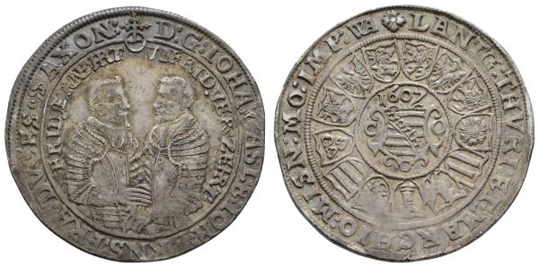 bis 1799 Sachsen-Coburg-Eisenach Johann Casimir und Johann Ernst, 1572-1633 ½ Taler 1607 Coburg Av.: beider geharnischte Hüftbilder einander zugewandt, Rv.: Wappen unter Jahr, herum Kreis von 13 Wappen, feine Tönung, mit altem Sammlungszettelchen  Slg. Merseburger -- Grasser 108 14.45 g. selten, vor allem in dieser Erhaltung, Prachtexemplar vz