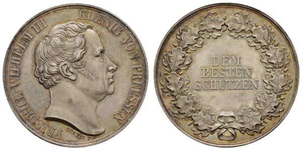 1800 bis 1871 Preußen Friedrich Wilhelm III., 1797-1840 Silbermedaille o. J. Stempel von Goetze, Militärische Schießprämie - Dem besten Schützen, verliehen 1829-1831, II. Klasse, Av.: Kopf nach rechts, Rv.: Schrift im Eichenkranz, hübsche Patina, kl. Kratzer, Auflage nur 800 Exemplare  Tewes 5 b Slg. Peltzer 1808 21.43 g. vz+