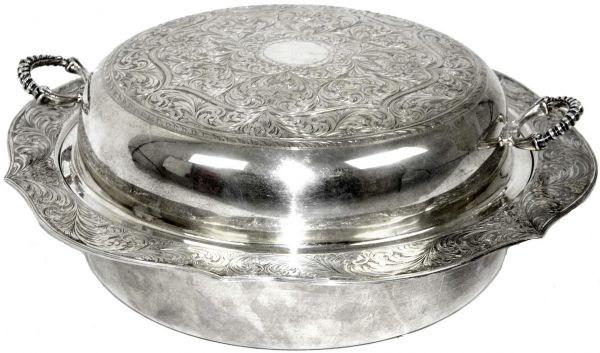 Warmhalteschale mit Deckel, Silber 900. Hersteller Orfebreria (Goldschmiede) Venezia in Bogota. Durchmesser 34 cm, Höhe 12,5 cm; 1691,76 g