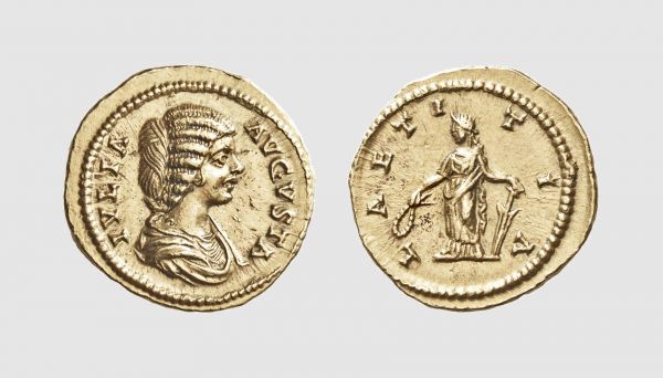 Empire. Julia Domna. Laodicea ad Mare. AD 200-207. AV Aureus (7.18g, 1h). Calicó 2619; RIC 561. Very rare. Lightly toned. Struck on a broad flan. Slightly porous. Choice extremely fine. From a private collection, acquired from Münzhandlung Athena, Munich, 1992