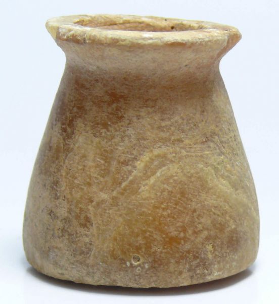 Bassin méditerranéen - Vase en albâtre - 1000 av. J.-C. Joli petit vase en albâtre beige veiné à col plat. Quelques petits manques sur le col. 43 mm.