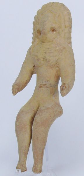 Vallée de l'Indus - Statuette Merghare - 3000 / 2000 av. J.-C. Statuette Merghare représentant une femme assise. Pas de trace de restauration. 110 mm. de longueur.