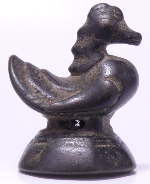 Asie - Siam - Poids à opium en bronze - 1800 / 1900 Poids zoomorphe à opium en forme de canard, d'un poids de 20 bats (314.65 gr).