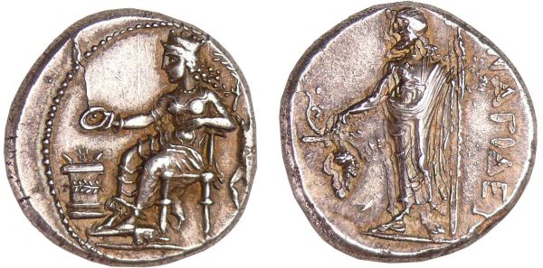 Cilicie - Nagidos - Statère (374-356 av. J.-C.) A/ Aphrodite assise à gauche. Elle est couronnée par Eros debout derrière sur un cippe.  R/ ΝΑΓΙΔΕΩΝ. Dionysos tenant une grappe de raisain et un sceptre. Coll. F. Febrer. Vente Gallia Bourse 13-03-2006. (REF: GC.5585-BMC.21.111)