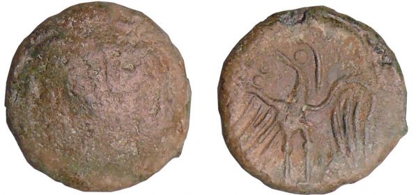 Carnutes - Bronze à l'aigle (52 av. J.-C.) A/ Tête casquée à gauche.  R/ Aigle debout de face, les ailes déployées, la tête tournée à gauche. Près du bec, quatre points en carré. (REF: LT.6147-BN.6145-6147)