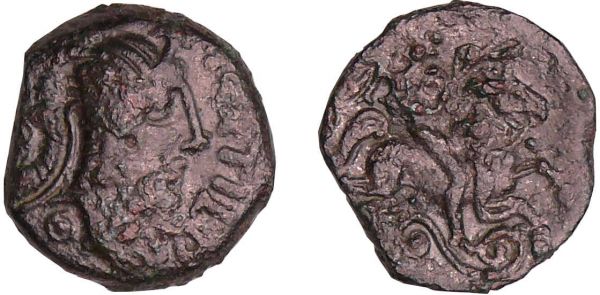 Carnutes - Bronze PIXTILOS au cavalier  (40-30 av. J.-C.) A/ PIXTILOS. Tête masculine à droite, les cheveux en quatre boucles avec un diadème et un plumet.  R/ Cavalier ailé et casqué galopant à droite. (REF: LT.7081-BN.7081-7079-DT.2471)