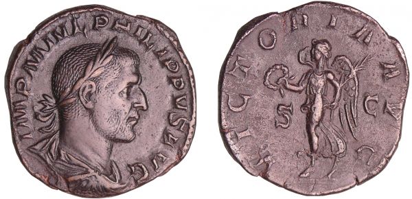 Philippe 1er - Sesterce - (244-245, Rome) - La Victoire A/ IMP M IVL PHILIPPVS AVG Buste lauré à droite.  R/ VICTORIA AVG. La Victoire marchant à gauche, tenant une couronne et une palme. (REF: C.232-RCV.9021 ($375)-RIC.192a)