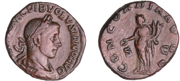 Volusien - Sesterce (252, Rome) La Concorde A/ IMP CAE C VIB VOLVSIANO AVG Buste lauré et drapé à droite.  R/ CONCORDIA AVGG. La Concorde debout à gauche, tenant une patère et une double corne d'abondance. (REF: C.21 (5f)-RCV.9784 ($400)-RIC.249a)