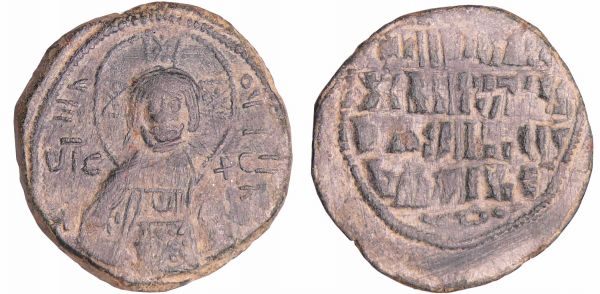 Basile II ou Constantin VIII - Follis de classe A2 (976-1025, Constantinople)  A/ Le Christ de face. R/ IhSUS / XRISTUS / bASILEU / bASILE sur quatre lignes. (REF: Sear.1813-R.1958-BN.46)