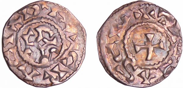 Charles II Le Chauve (840-877) - Denier (Troyes) A/ CRATIA D-I X. Légende circulaire. Au centre; monogramme de Karolus.  R/ + TRECAS CIV Croix. Variété de légende avers et revers. (REF: Nou.222b-Prou-543-544)